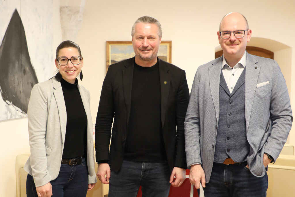 Bgm. Peter Molnar mit Daniela Kral und Obmann Robert Siedl